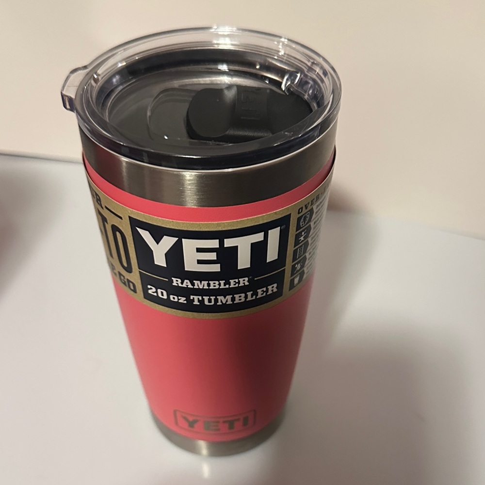 YETI Rambler 20 oz Tumbler - Coral